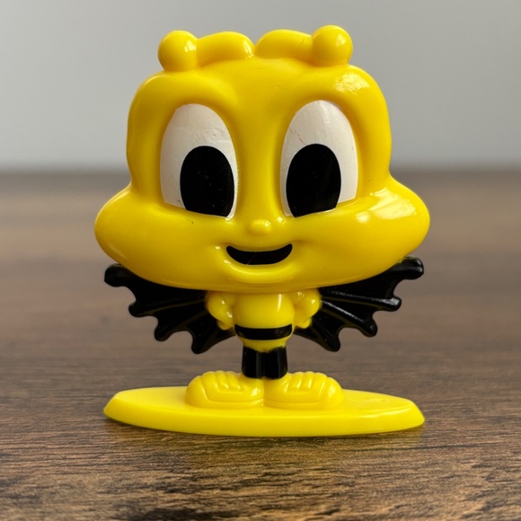 2 General Mills Cereal Squad Toy Figure BUZZ the Honey Bee CHEERIOS TRIX Rabbit - Picture 2 of 8